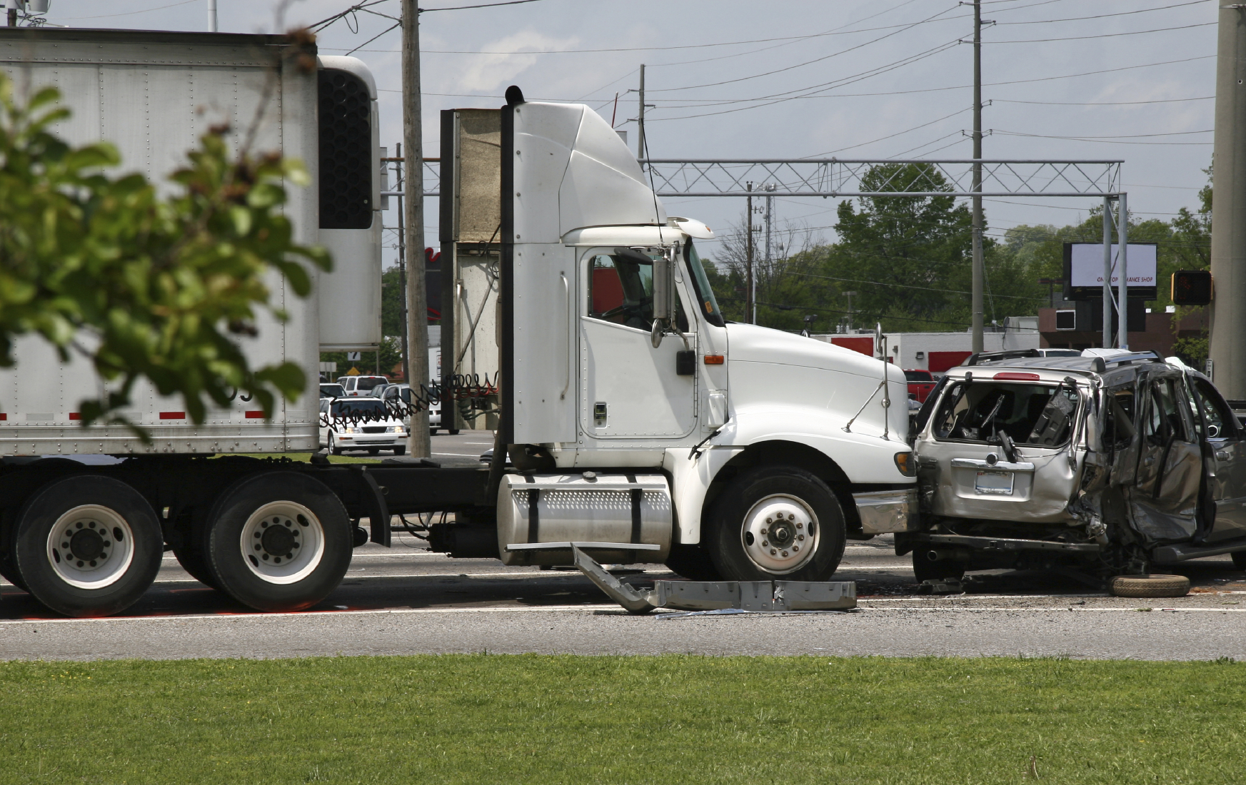 Can Trucks Drive in the Left Lane in Tennessee?