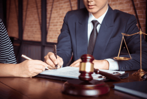 Image is of a lawyer consulting a client, concept of how to handle a hit-and-run accident in Nashville